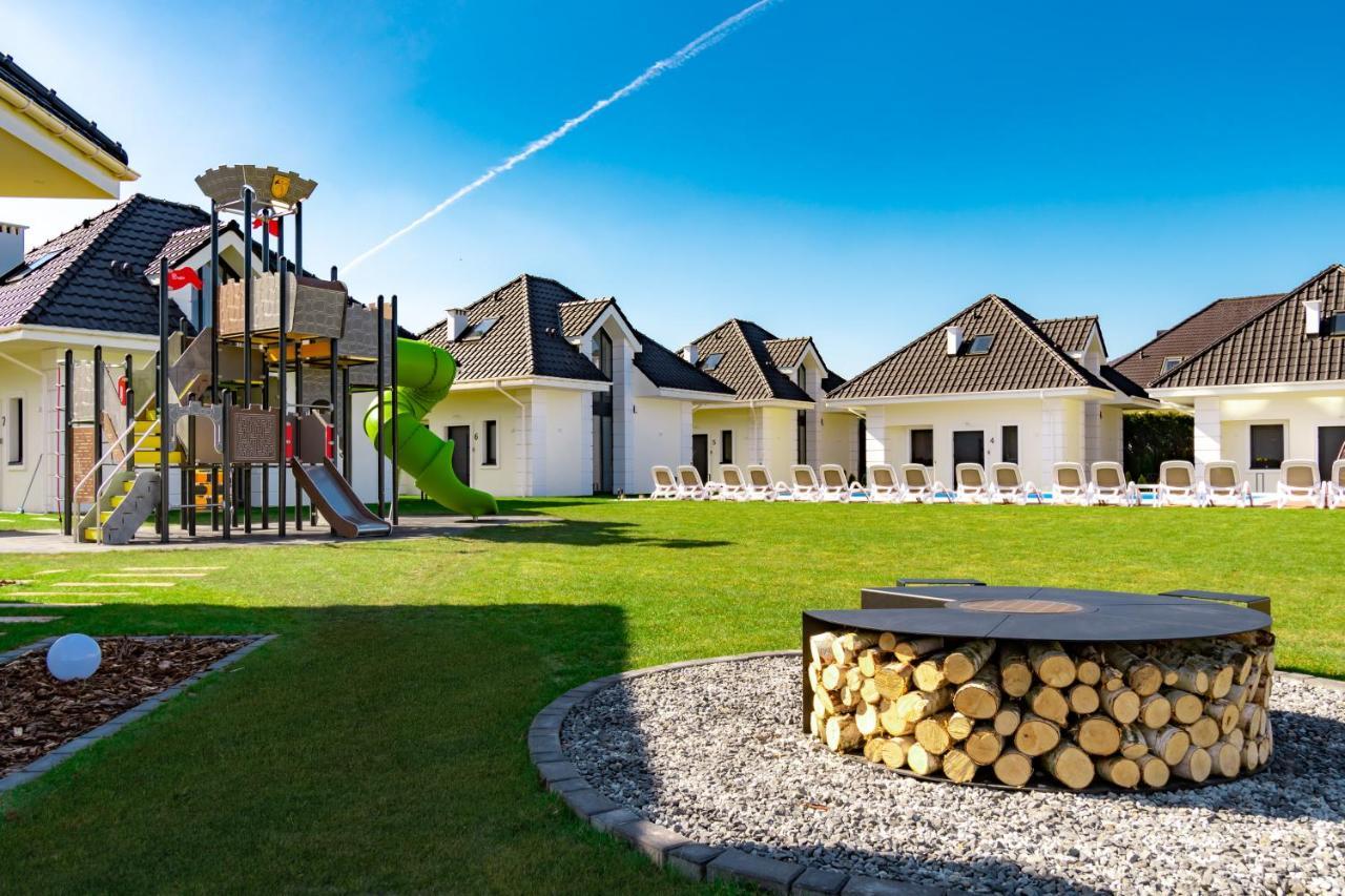 Family Resort Ustka - Domki Dwupoziomowe Z Basenem Luaran gambar